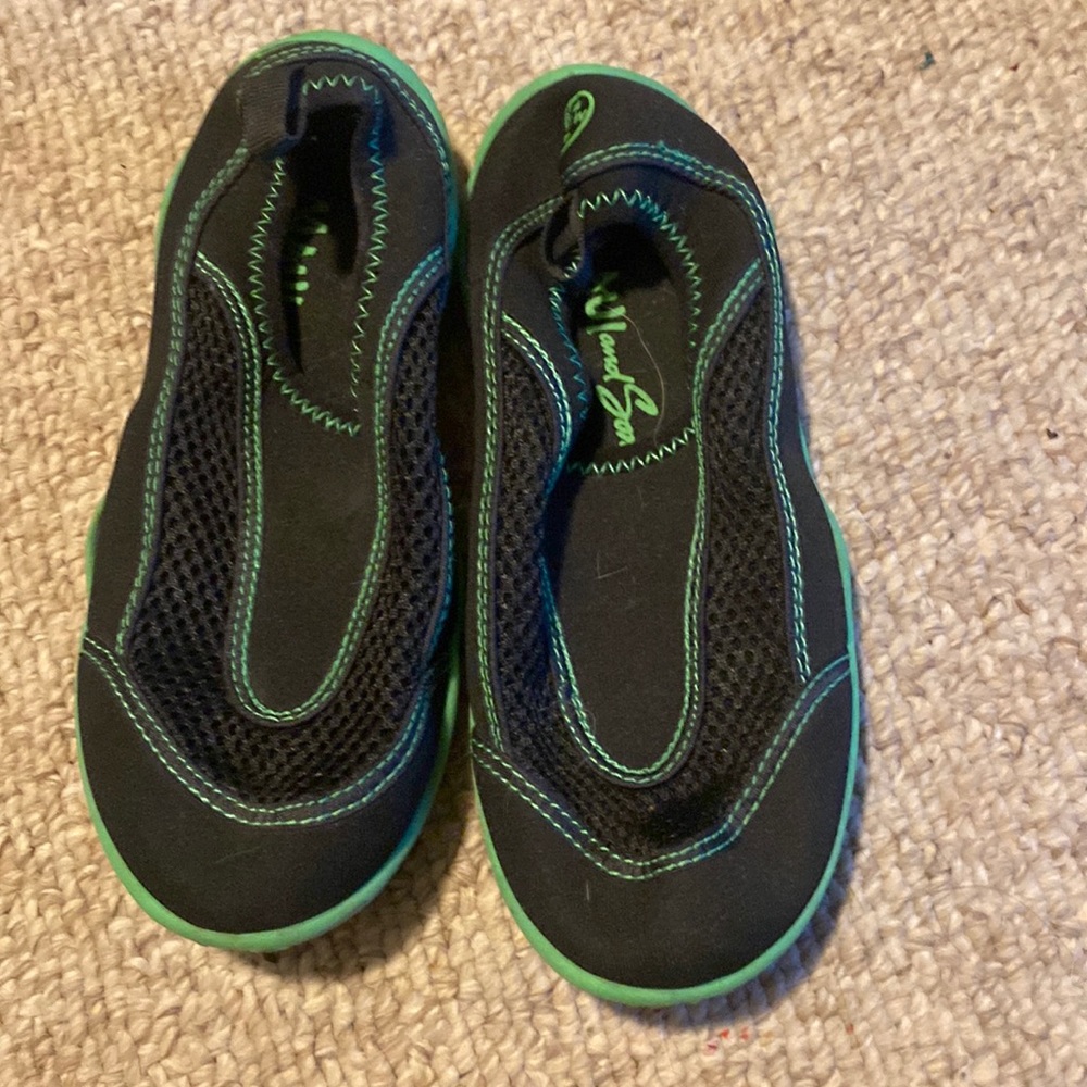 Water shoes